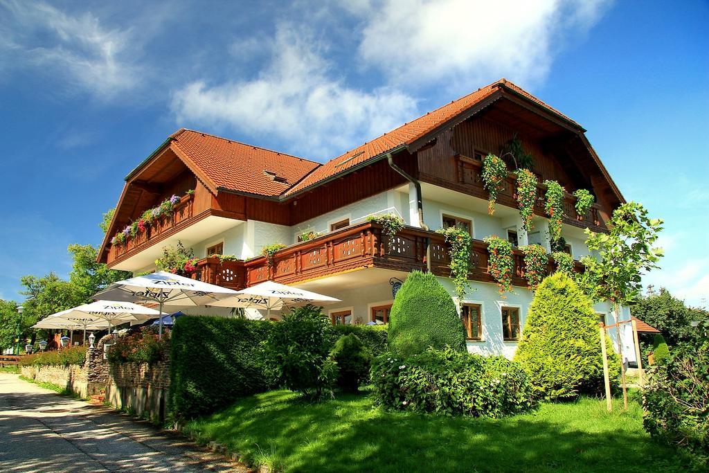 Landgasthof Spitzerwirt Sankt Georgen im Attergau Εξωτερικό φωτογραφία